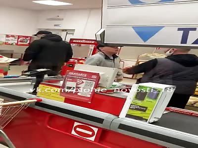 Liquor thief gets beating by brave cashier 