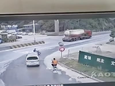 Horrific crash of two big trucks