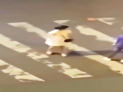 Chinese man savagely stomped his wife in street 