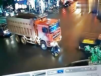 Motorcyclist crashed under big truck 