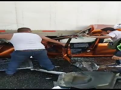 Lucky driver miraculously survive a horrific crash 