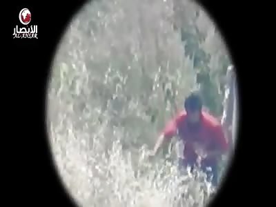Sniper Jamaat Ansar al-Islam shot grilled on the front of Coban (North Latakia Avenue)