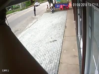 CCTV. MAN IS ATROPELLED BY AUTOMOBILE