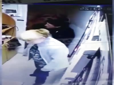 Girl Violently Hit on Back of her Head During Robbery 