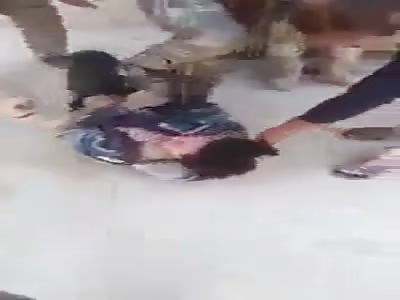 Iraqi Soldiers Drags and Brutally Beaten a Daesh Terrorist