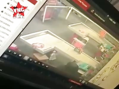 thief shoots cashier .... Villa La Florida Argentina