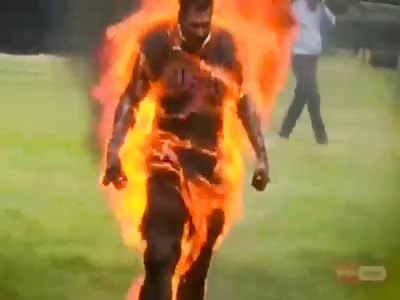 FULL VIDEO: Lunatic Sets Himself on Fire at White House
