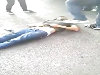 Mexico.citizens stop and beat a criminal