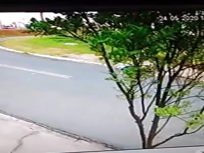 Cyclist loses control and hits with street lighting 