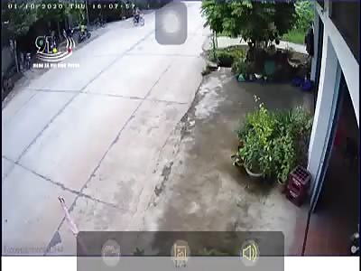 CCTV two motorcyclists in terrible accident