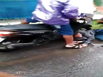 Thief Brutally Beaten by Angry Mob
