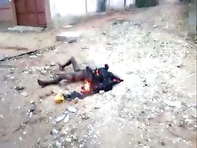 thief burned in the middle of the street 