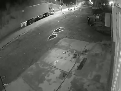 Video was recorded of the moment in which a vehicle runs over some pas