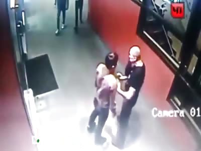 LOL TOUGH GUY BOUNCER GETS ASS BEAT BY SMALLER GUY!!