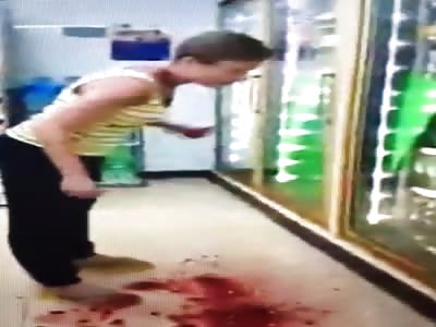 Woman in Flip Flops Slices Her Own Throat Inside 7-Eleven