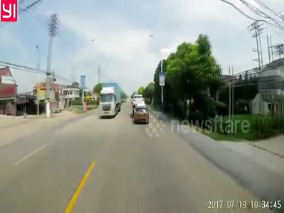 Mercedes-Benz head-on collides with a car after it forces to overtake