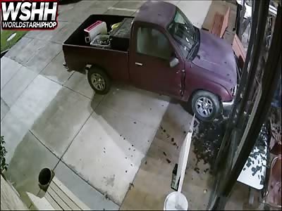 Drunk driver crashes into a courthouse