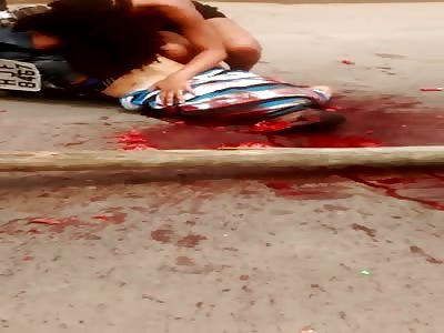 Dead man in the neighborhood flexal in Cariacica with shot of caliber 12 in the face (video 2)