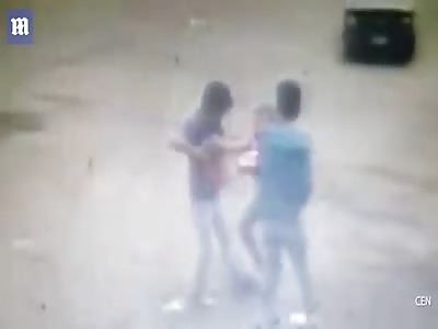 Thief shoots OWN friend robbing woman, Mexico