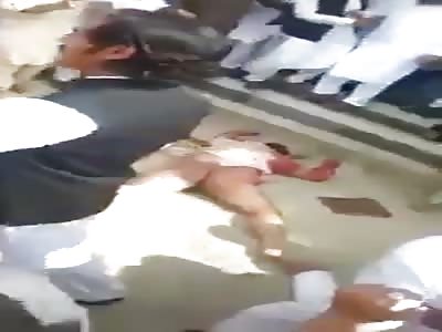 Student being brutally lynched die