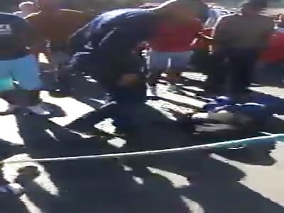 WATCH: Members of the public attack a suspected hijacker. WARNING: VIOLENCE