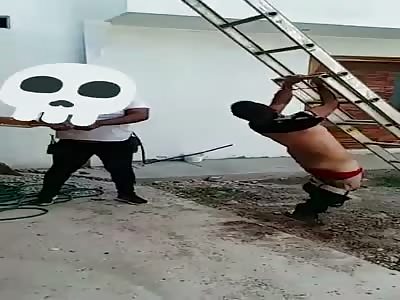 Man beaten on his ass for stealing