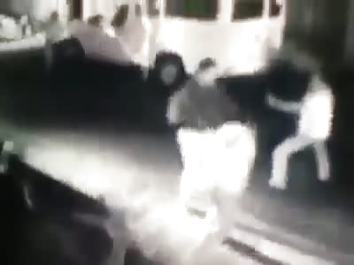footage of a policeman getting beaten up will make you cringe! ðŸ˜¡ðŸ˜ ðŸ˜ 