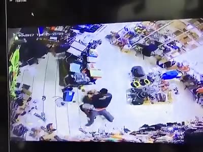 Supervisor at mall brutally assaults by Customer