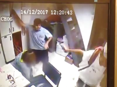 shocking video : man executed in the robbery 