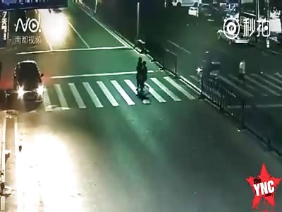 2 woman killed while walking along a zebra crossing 