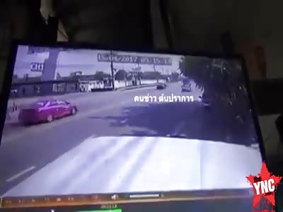 Motorcycle Crashes Head-on Into a very long flatbed truck