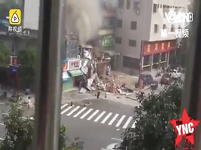 two dead in a  gas explosion at a Xiamen restaurant
