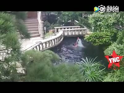 (HOW) cleaning staff woman died in the fish pond 