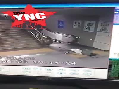 woman falls into a well while walking in the subway 