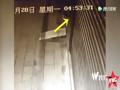  thief gets his leg stuck for 8 hours in electric door 