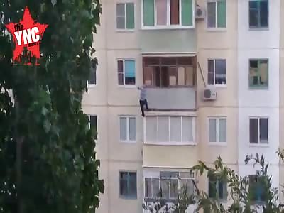 pensioner died when  when he fell of  the balcony in Russia @1:43 mark