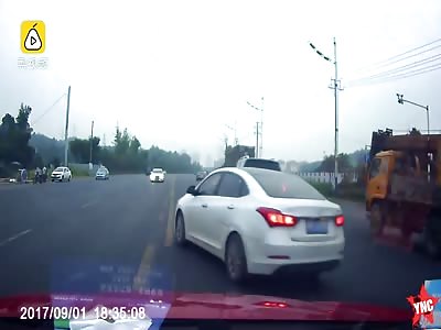  Mercedes-Benz driver was so angry 