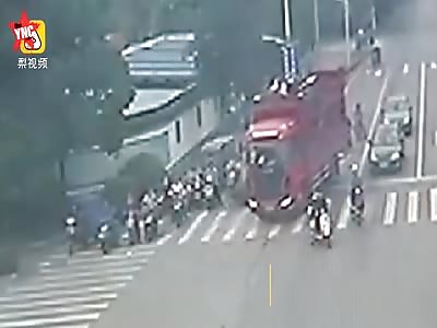 electric car driver gets crushed by a truck