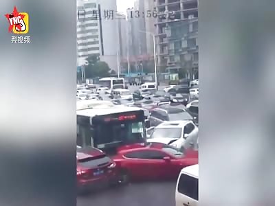 in Changsha a bus drove a red light resulting in 8 car chain collision