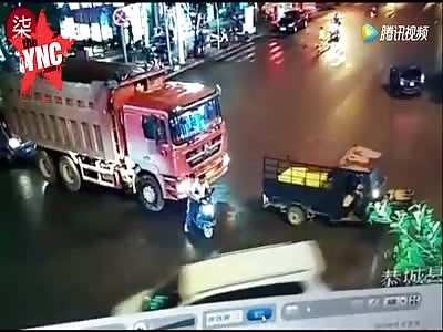 man on his bike watched his wife head get crushed in Beijing