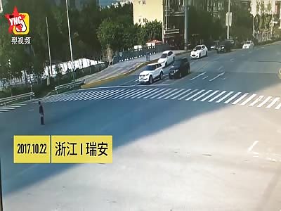 Zhejiang MAN COULD not see the zebra crossing