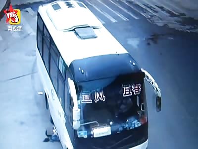 mother and daughter crushed by coach bus in Luxi