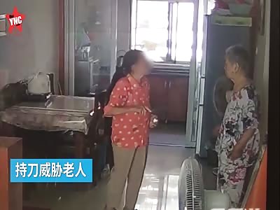  Terrible Hunan nanny arrested for torture to a elderly woman with dementia 