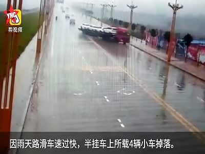 Rainy days   made the trailer driver lost control  4 cars fell  in Tianshui