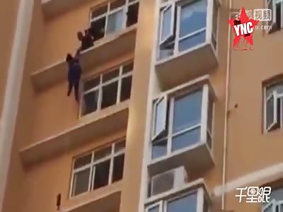 woman fell from the 14th floor of residential building in Hubei