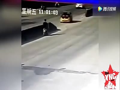 coach car nearly killed Motorcycle man in Guangdong