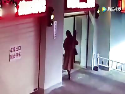 very silly stupid woman gets crushed in Nanjing