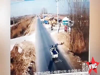 in Shandong a speeding car trying to avoid  a tricycle and pedestrians died 