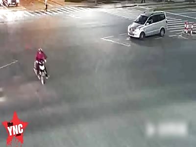 Motorcycle driver gets hit by one car then the next car crushed him in Suzhou City