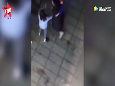 Arrogant man on Christmas Eve punched his girlfriend in the face